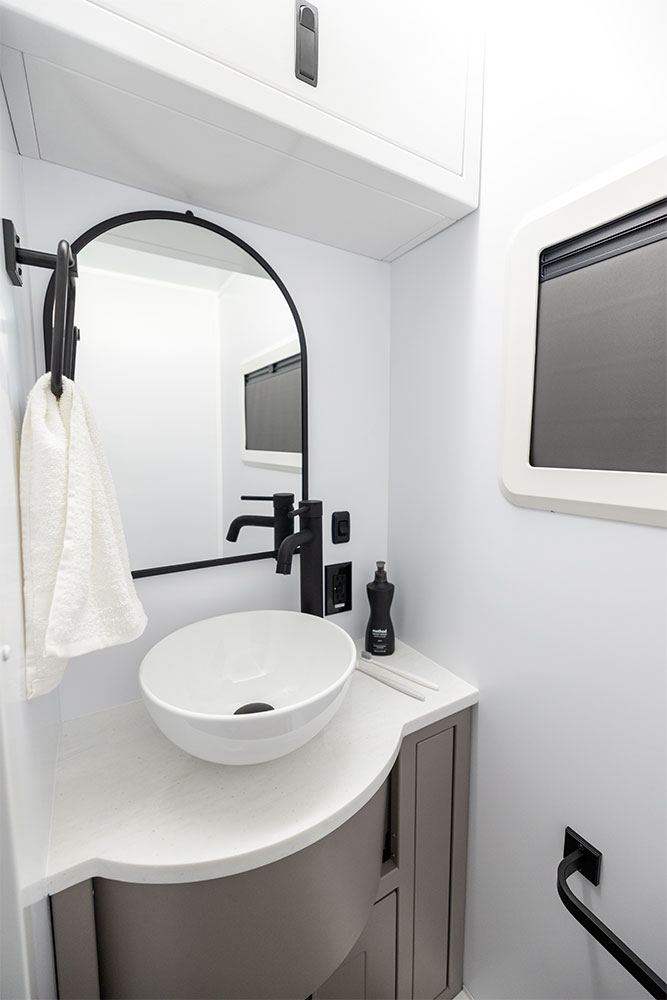 pause 22.4 trailer canada bathroom sink